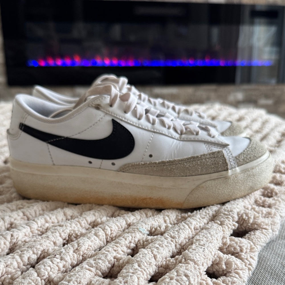 Nike White and Black Casual Sneakers